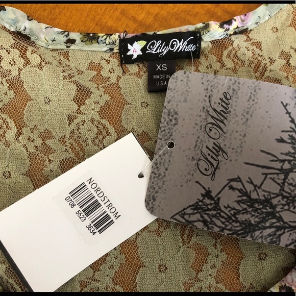 Floral and Lacey Peplum Tank Top - Picture 3 of 4